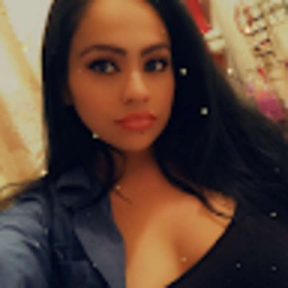 Meet your Posher, Mayra - Picture 1 of 1